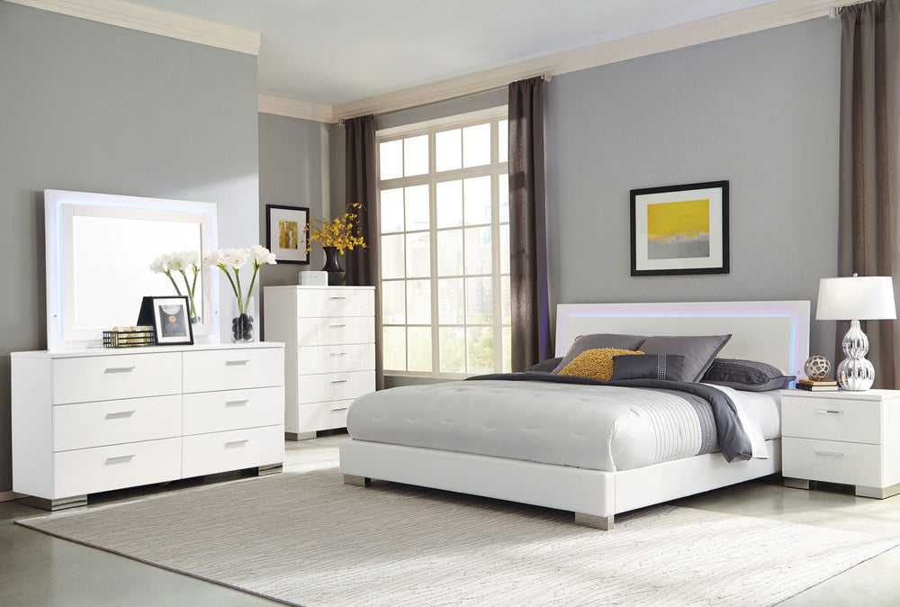 Leandro 5-Piece Queen Bedroom Set White High Gloss